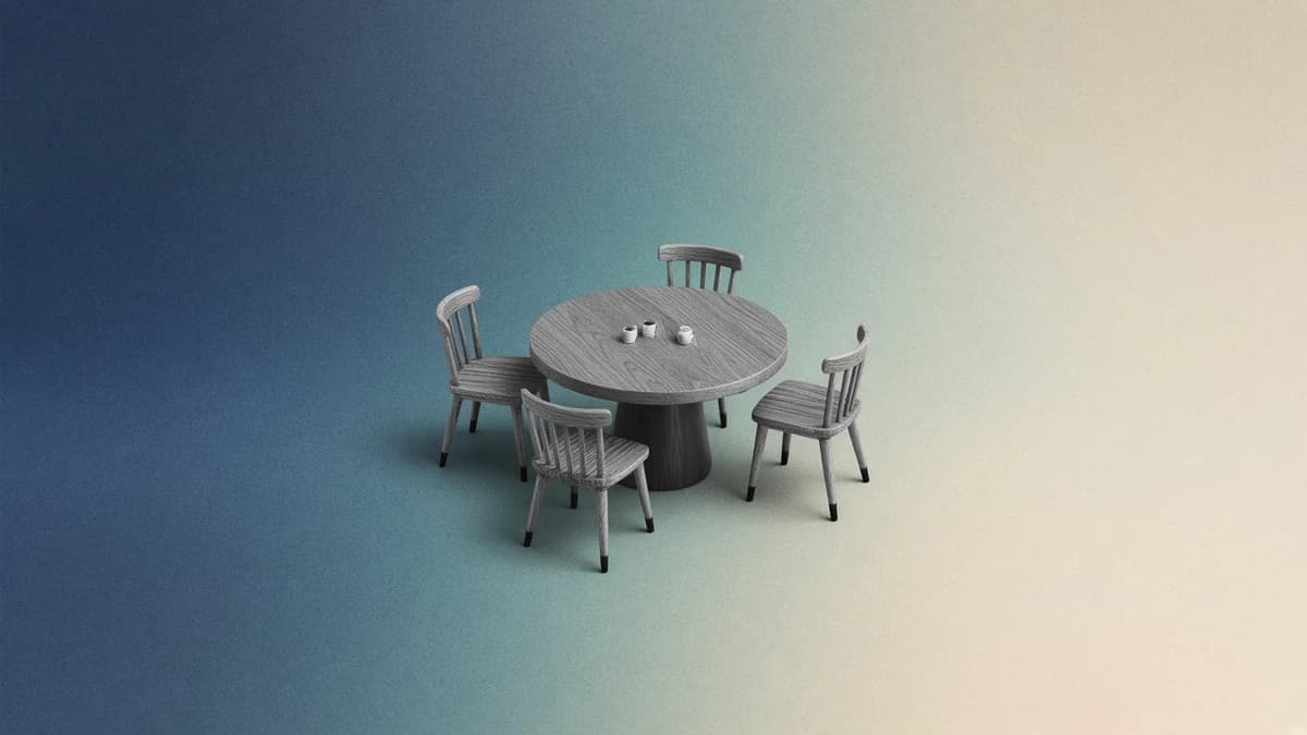 Maqueta de una mesa redonda de madera con cuatro sillas vacías, centrada, en blanco y negro sobre un fondo degradado azul, verde azulado y crema